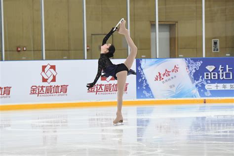 冬奥图集丨中国选手阿合娜尔·阿达克出战速度滑冰女子3000米_新体育网