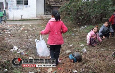 湖南9岁女孩靠捡破烂3年照顾患绝症母亲(组图)_资讯_凤凰网