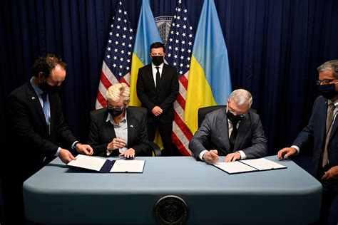 西屋电气与乌克兰核企签署AP1000机组合作协议