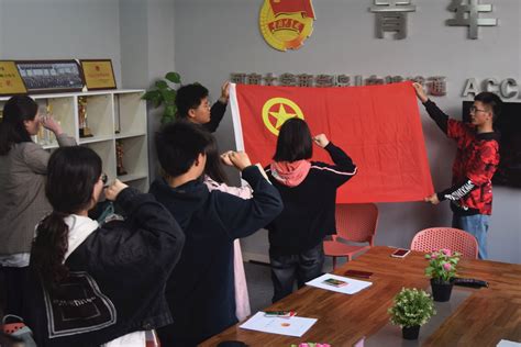 团员老师相互学习 - 党团在线 - 杭州市德胜幼儿园