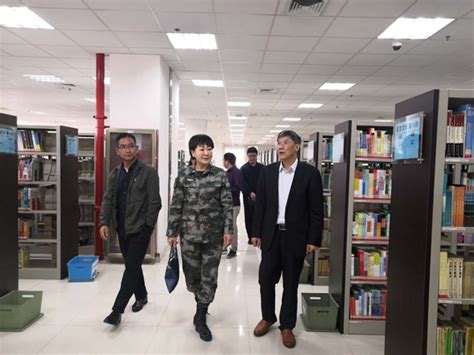 中国人民解放军战略支援部队信息工程大学图书馆专家到我馆考察交流