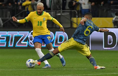 世预赛南美区小组赛第13轮巴西1:0哥伦比亚，巴西队晋级世界杯__财经头条