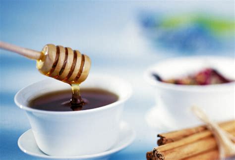 蜂蜜的热量(卡路里cal),蜂蜜的功效与作用,蜂蜜的食用方法,蜂蜜的营养价值