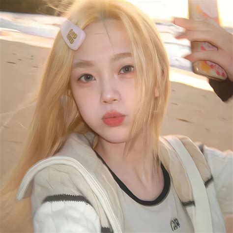 甜美女生头像5张伟杰