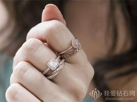 戒指甜美女生头像高清图