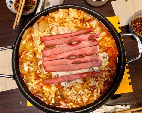 【韩式部队火锅的做法步骤图，怎么做好吃】Sarina-Sarina_下厨房
