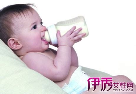 产后新生儿喂奶的正确姿势图片_新生儿正确的喂奶姿势图解 - 育儿指南