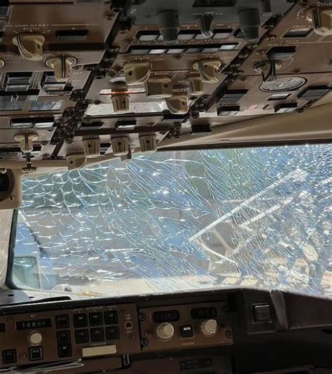 美国一架飞机遭冰雹袭击挡风玻璃破裂机鼻凹陷 紧急降落 - 航空要闻 - 航空圈——航空信息、大数据平台