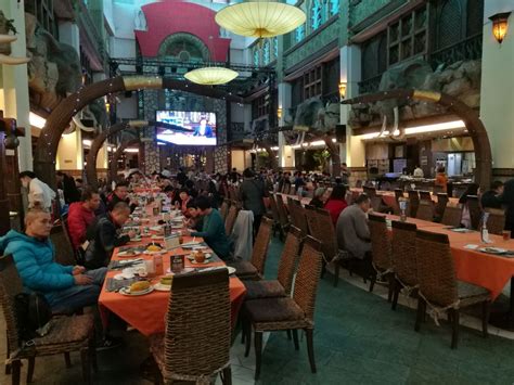这就是重庆的春节，解放碑人山人海，好吃街最受欢迎，太热闹了！ – 重庆游品