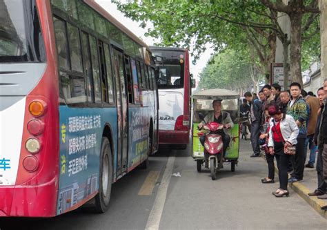 武汉公交儿童免票线将“长高”，从1.2米调整为1.3米_凤凰网视频_凤凰网