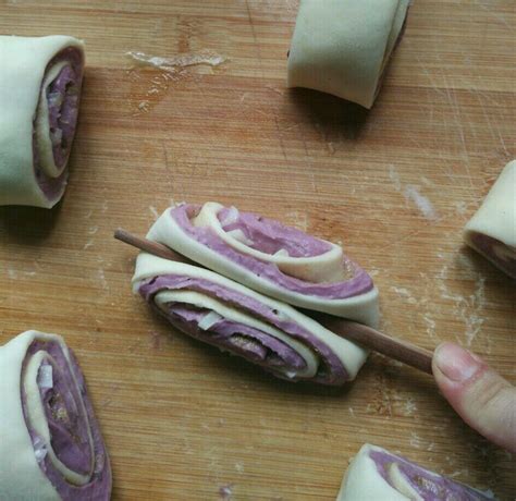 【南瓜紫薯花卷的做法步骤图，怎么做好吃】麦香茄夹_下厨房