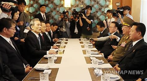 高清：朝鲜最高领导人金正恩与韩国总统文在寅会晤 --国际--人民网