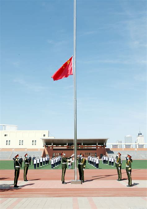 在520这天，天大师生用特殊的升旗仪式告白伟大祖国 - 天津大学党委 - 思政网育人号