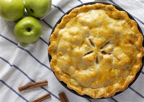 Easy Homemade Apple Pie | FaveSouthernRecipes.com