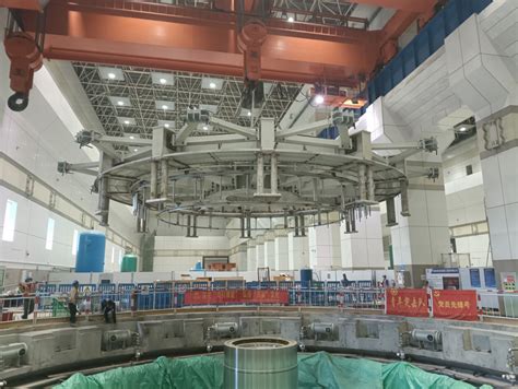 中国水利水电第四工程局有限公司 工程动态 李家峡水电站5号机组上机架吊装就位