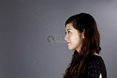 亚洲女人微笑着美丽的脸庞高清图片下载-正版图片502534305-摄图网