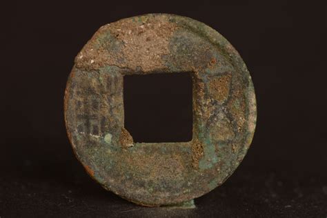 古代圆形方孔铜币高清图片下载_红动中国