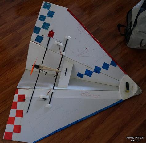 遥控纸飞机航模固定翼KT板耐摔魔术板竞赛三角翼电动滑翔飞机配件-淘宝网