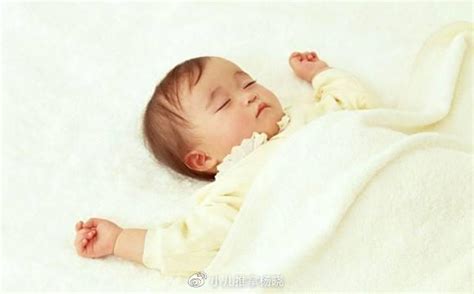 梦见婴儿睡觉（孩子睡觉时爱笑）-幼儿百科-魔术铺