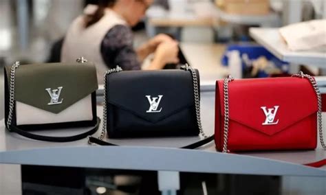 创历史新高！LVMH时装皮具部门上半年收入首次破100亿欧元 _名鞋网