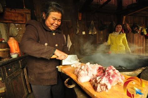云南这个地方的人吃猪肉方式太生猛，这个部位直接生吃