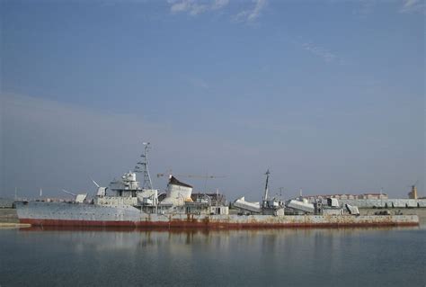 开封舰、大连舰、遵义舰和桂林舰四艘国产导弹驱逐舰同时退役-大河新闻