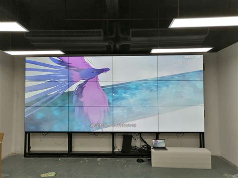 深圳南山LB整形医院 采用LG55寸3×4液晶拼接屏拼接成大屏幕电视墙