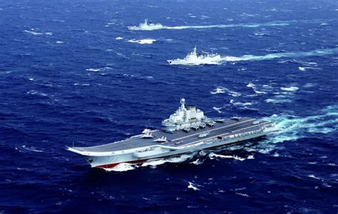 俄瓦良格号巡航舰访问香港_军事_中国网