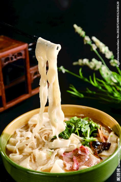 香菇鸡丝拌面,中国菜系,食品餐饮,摄影,汇图网www.huitu.com