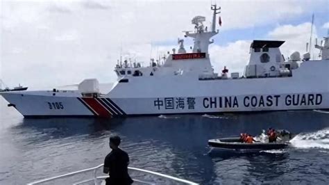 海警战胜正规军！菲海军炮艇闯黄岩岛，被中国执法船“教做人”？