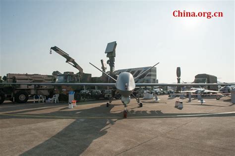 中国国产“蜂群”无人机系统成员集体亮相珠海航展_新浪视频