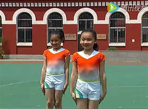 第三套小学生广播体操七彩阳光-体育-正版视频第一节伸展运动教学