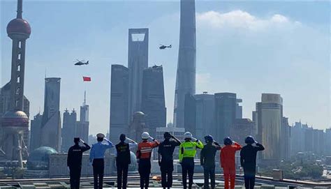 上海：警务直升机巡飞黄浦江庆祝警察节-人民图片网