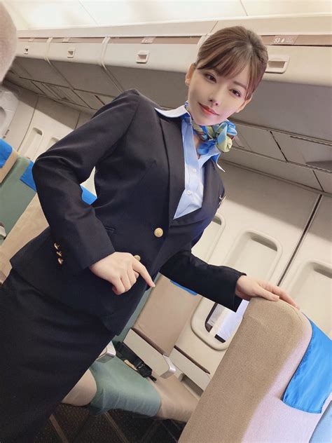 机场空姐乘务员高清图片下载-正版图片501226098-摄图网