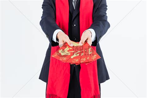 新春商务男性递红包特写摄影图6240*4160图片素材免费下载-编号899054-潮点视频