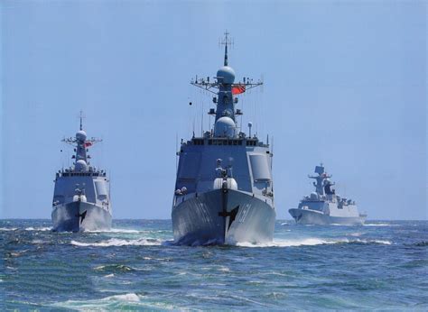 中国海军2020年迎来开门红！1天之内2艘战舰服役，另一艘为啥过气了？_凤凰网