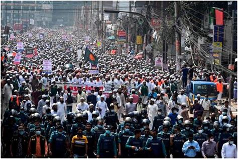 历史上的今天2月21日_1952年东巴基斯坦首都达卡的群众举行游行示威，要求将孟加拉语作为官方语言。