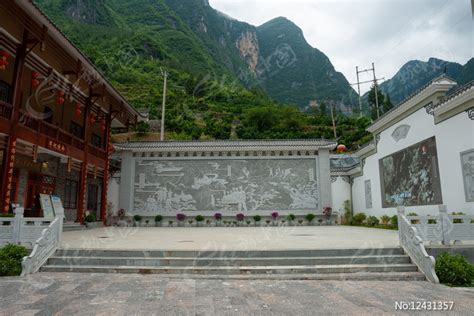 重庆巫山下庄村，藏在深山里的世外桃源，还有天坑上的绝壁公路！