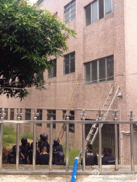 僵持约20小时响起4枪声 广东中山学校发生挟持人质事件--时政--人民网
