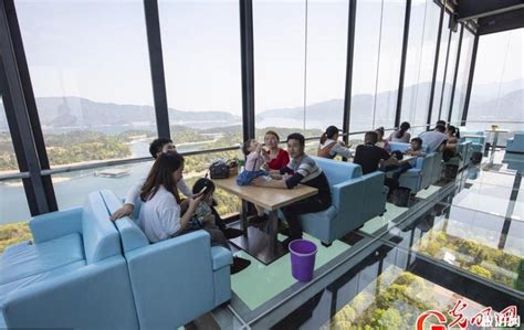 庐山99米高空咖啡屋 玻璃透明咖啡屋_旅泊网