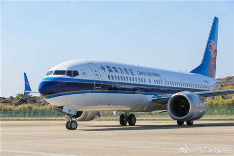 富蕴机场首次保障南航波音737-800飞行训练（图）-中国民航网
