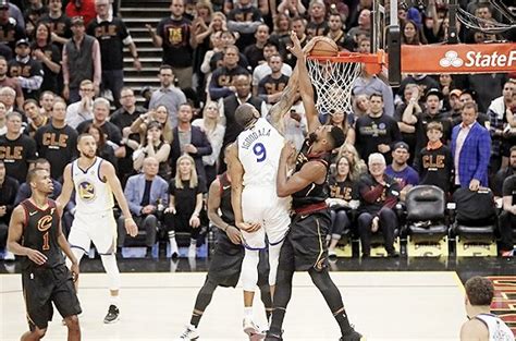 NBA勇士队的“死亡五小”阵容，诠释团队篮球的同时仍有隐患|界面新闻 · JMedia