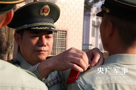 广西公安边防总队举行新兵授衔仪式暨宣誓大会_央广网
