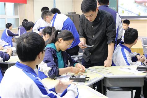 重庆第三十中学校举行青年教师优质课大赛 再展“双新”建设风采-新重庆客户端