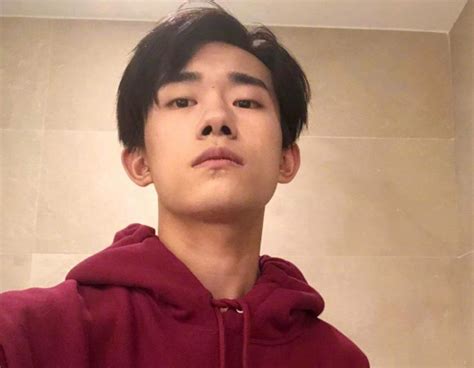 易烊千玺insi图片