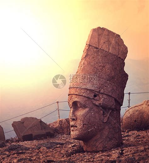 土耳其内穆特山上的雕像高清图片下载-正版图片300702113-摄图网