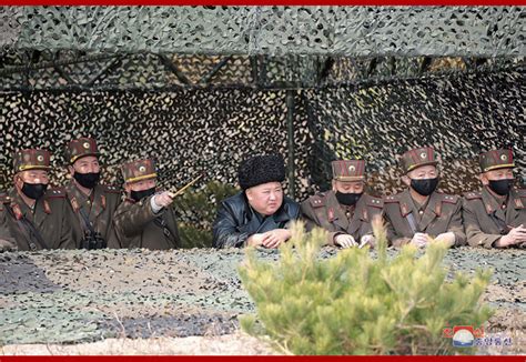 朝中社：金正恩指导朝鲜人民军两军所属炮兵部队炮射击对抗赛