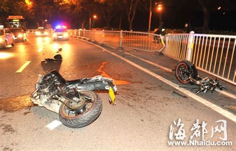 福州西湖门口发生惨烈车祸 少年骑重型摩托撞穿护栏 - 社会 - 东南网