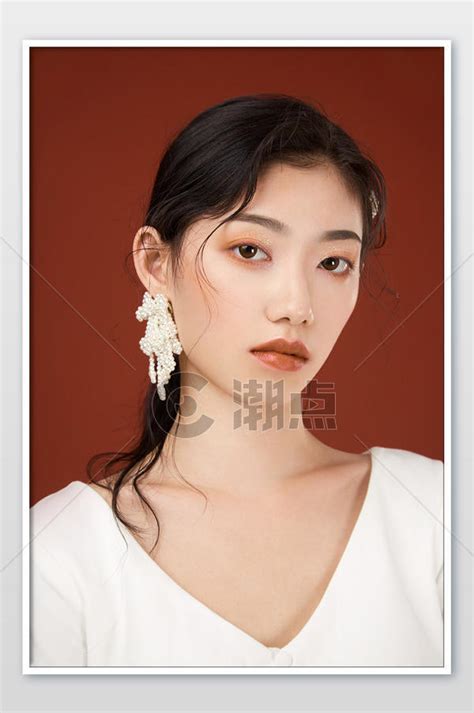 杂志妆容甜美女生头像