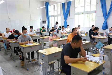 2020武汉公务员考试报名人数统计：报名和过审即破“双”万，仍有44个岗位无人问津！（截止7月3日） - 知乎